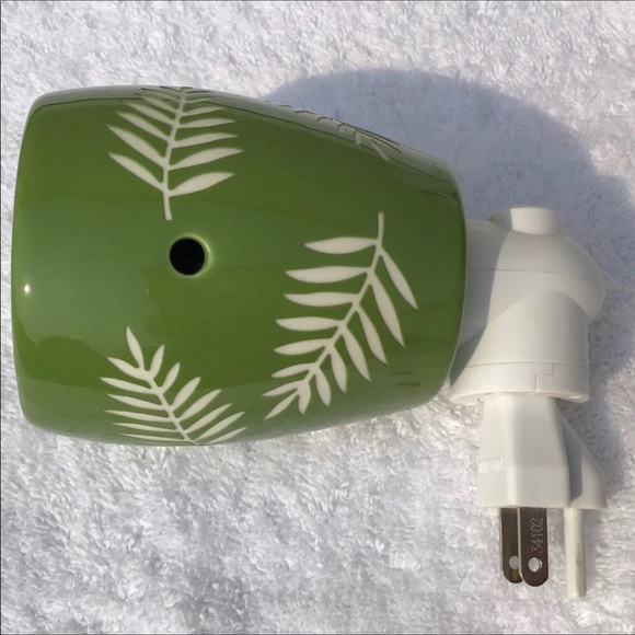 4 Nightlight Warmers Scentsy Botanical Collection - Picture 6 of 14